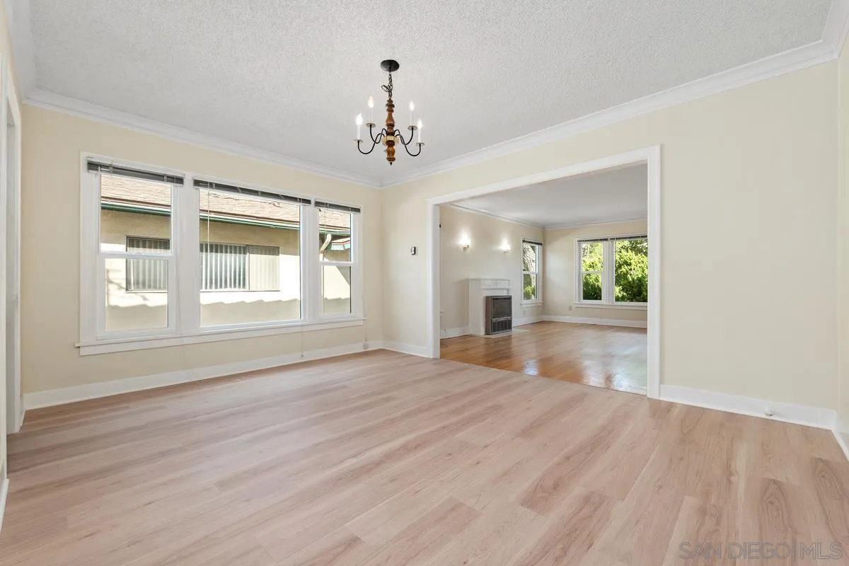 1817 1/2 Fremont Ave