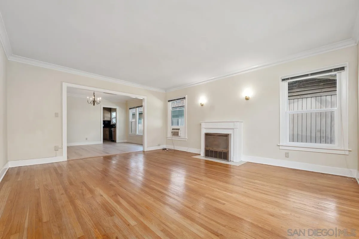 1817 1/2 Fremont Ave