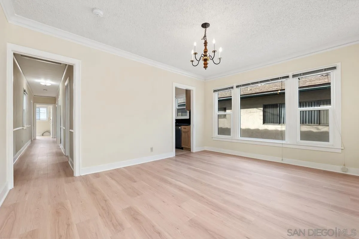 1817 1/2 Fremont Ave