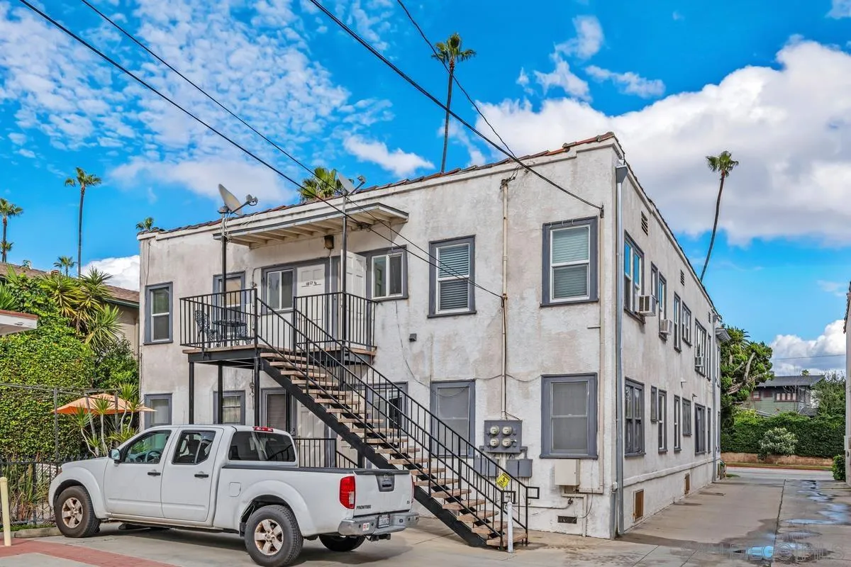 1817 1/2 Fremont Ave