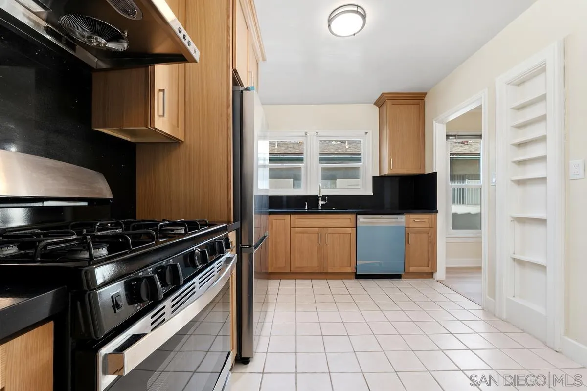 1817 1/2 Fremont Ave