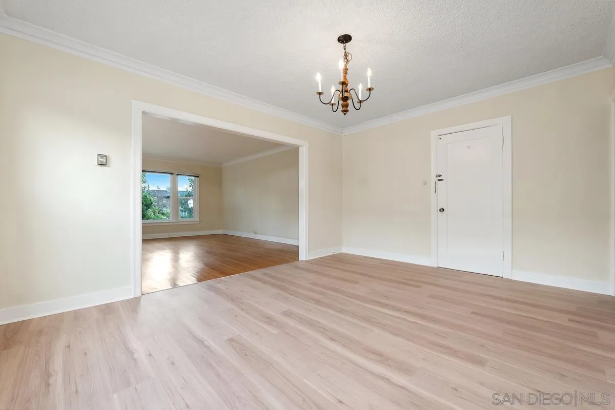 1817 1/2 Fremont Ave