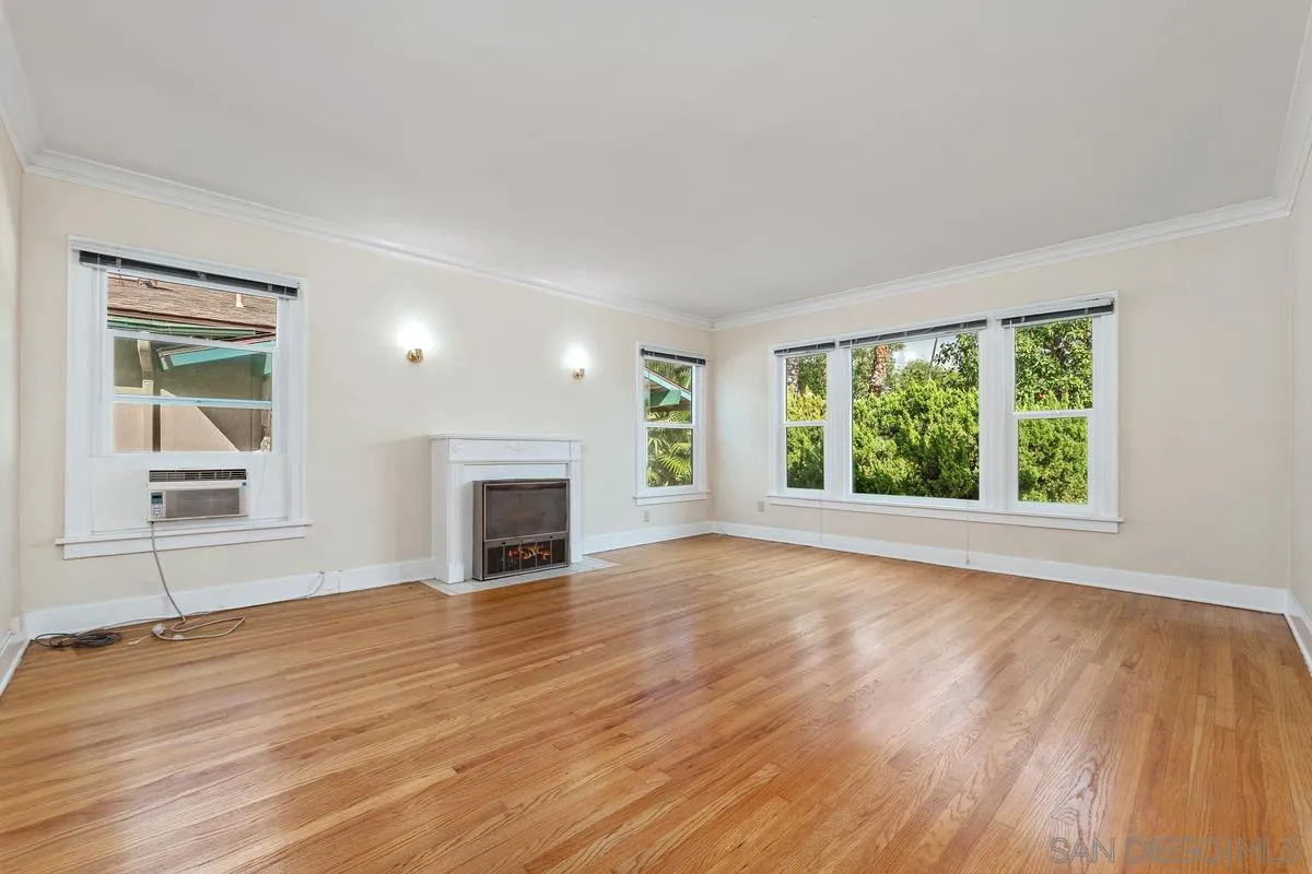 1817 1/2 Fremont Ave