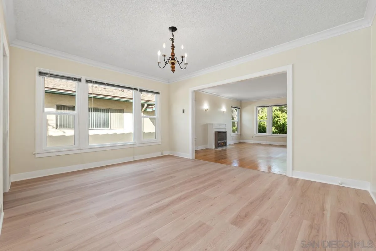 1817 1/2 Fremont Ave