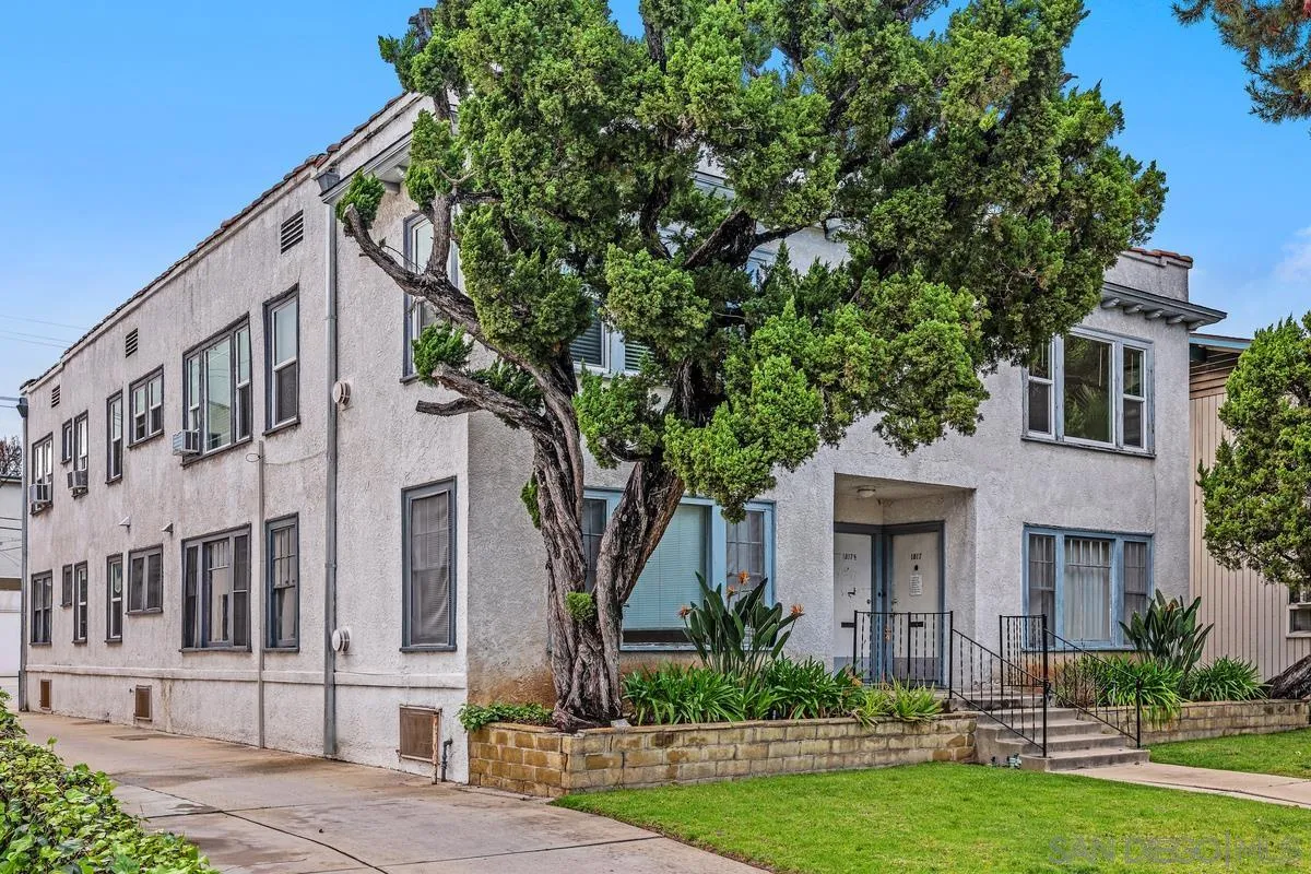 1817 1/2 Fremont Ave