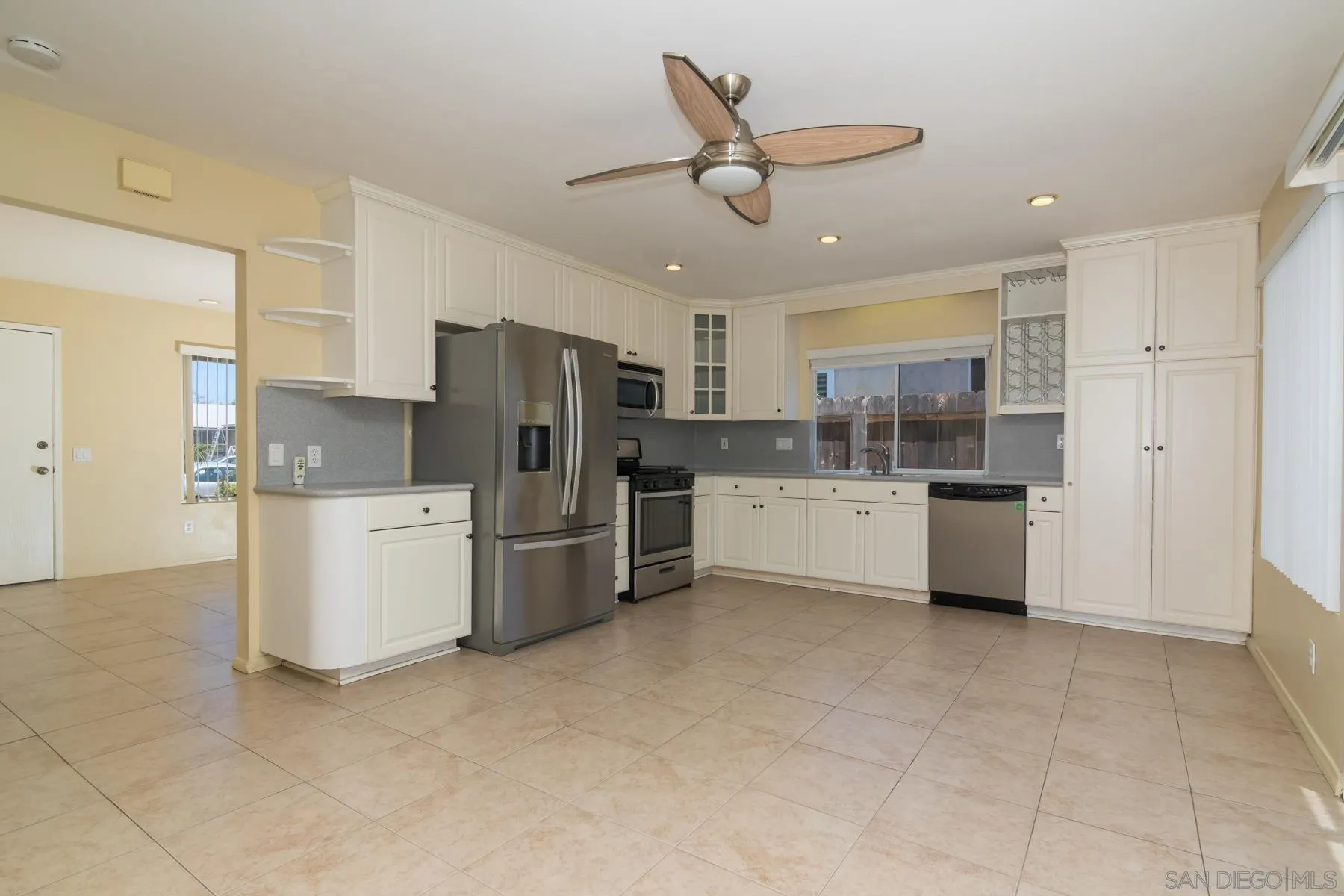 10939 Avenida Del Gato