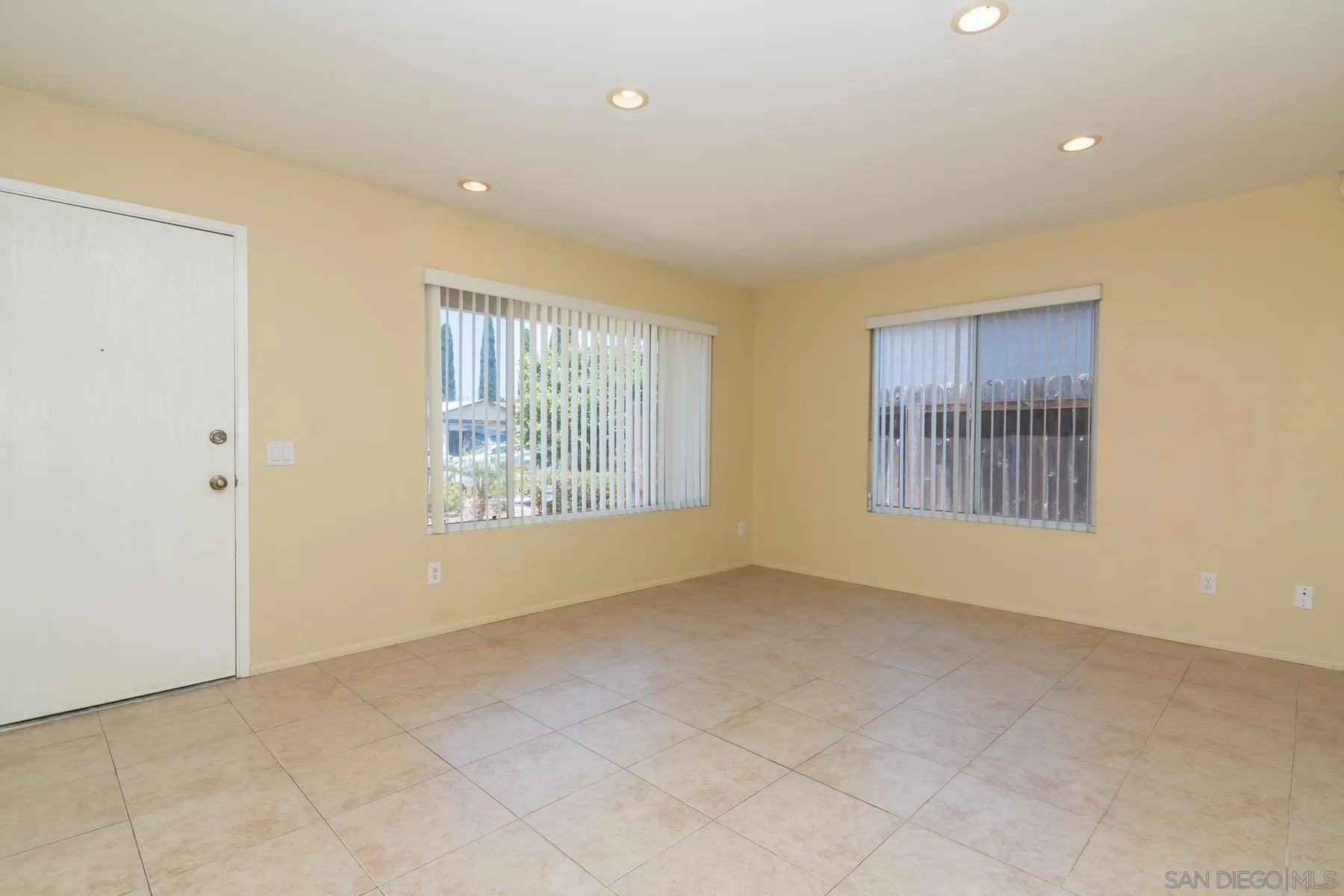 10939 Avenida Del Gato