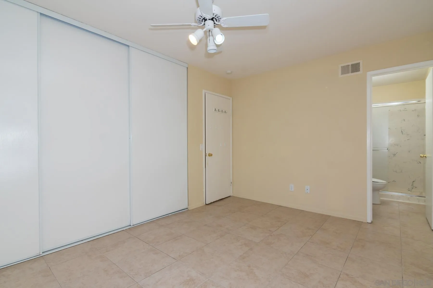 10939 Avenida Del Gato