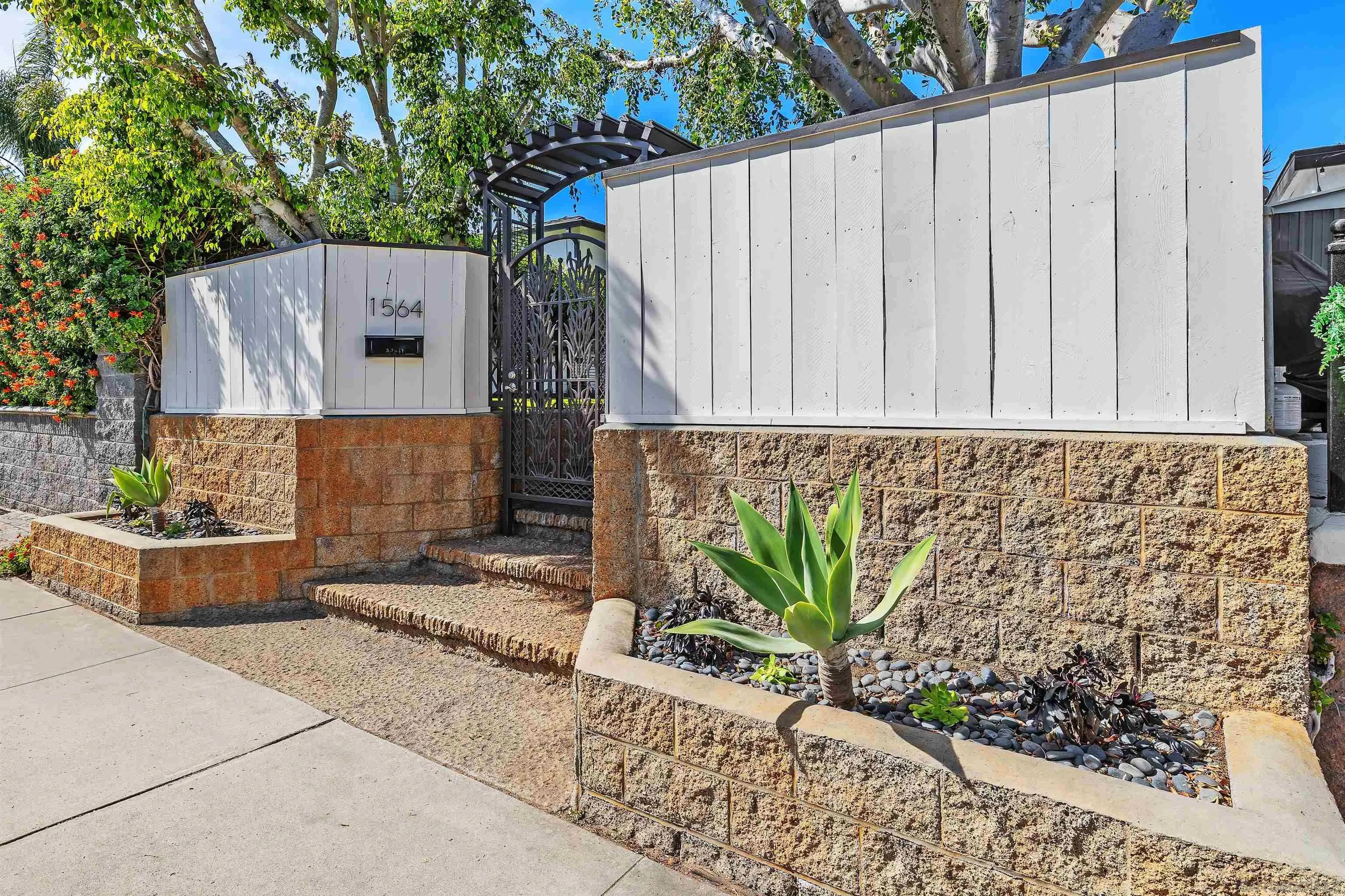 1564 Reed Ave
