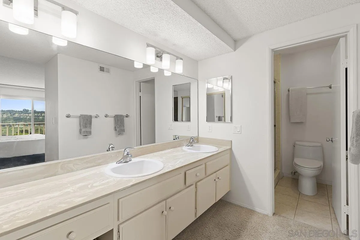 1012 Santa Florencia