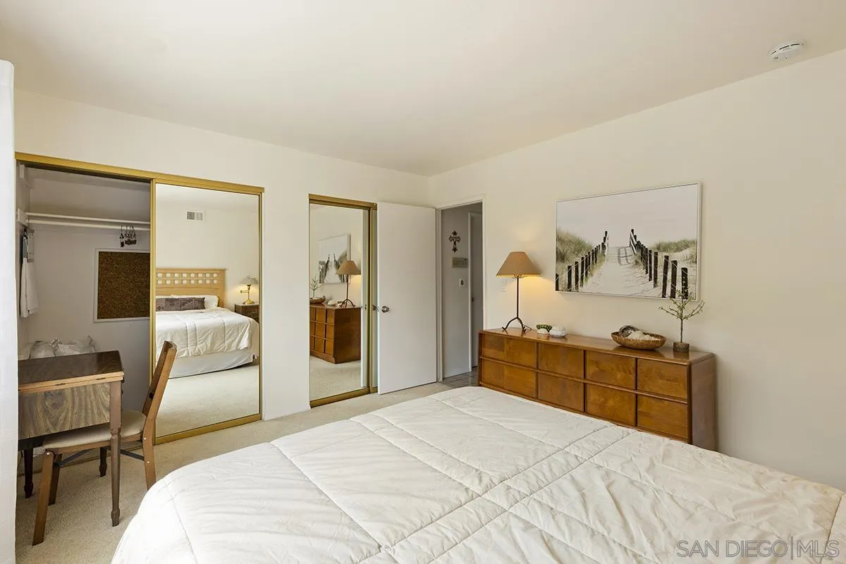 1012 Santa Florencia