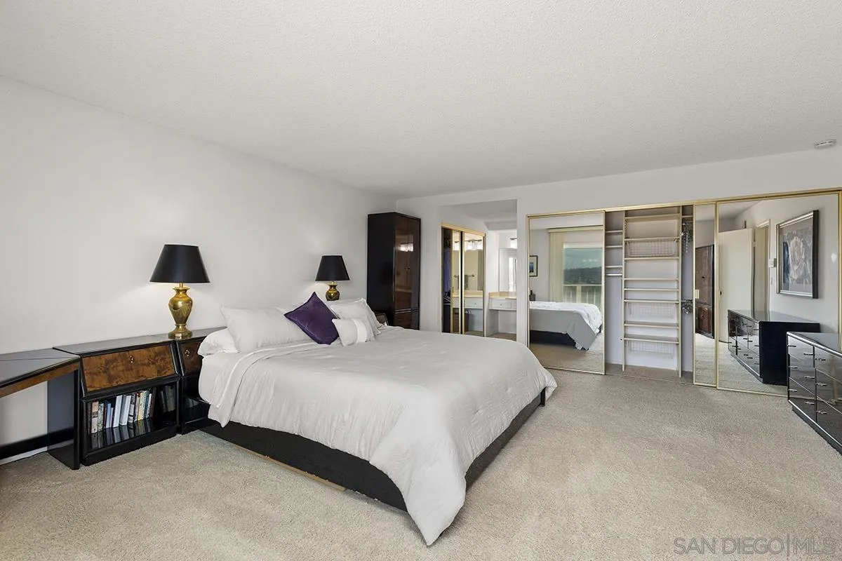 1012 Santa Florencia