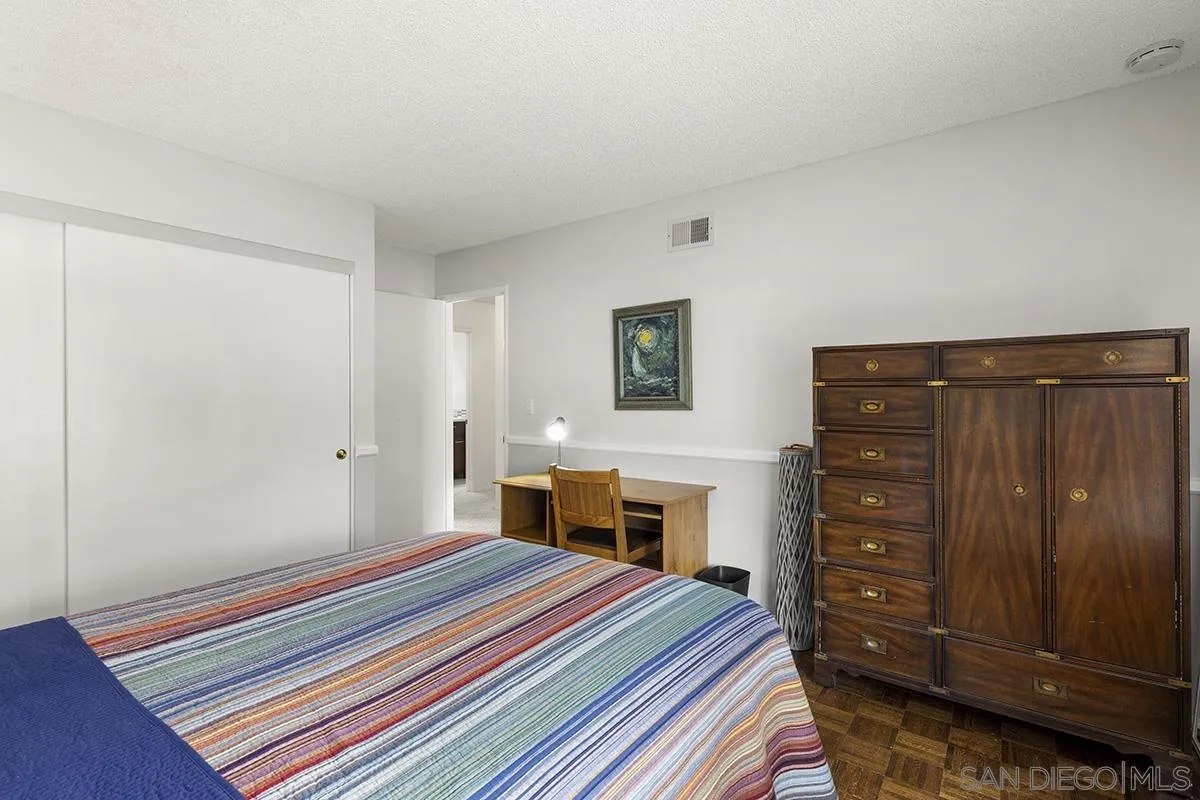 1012 Santa Florencia