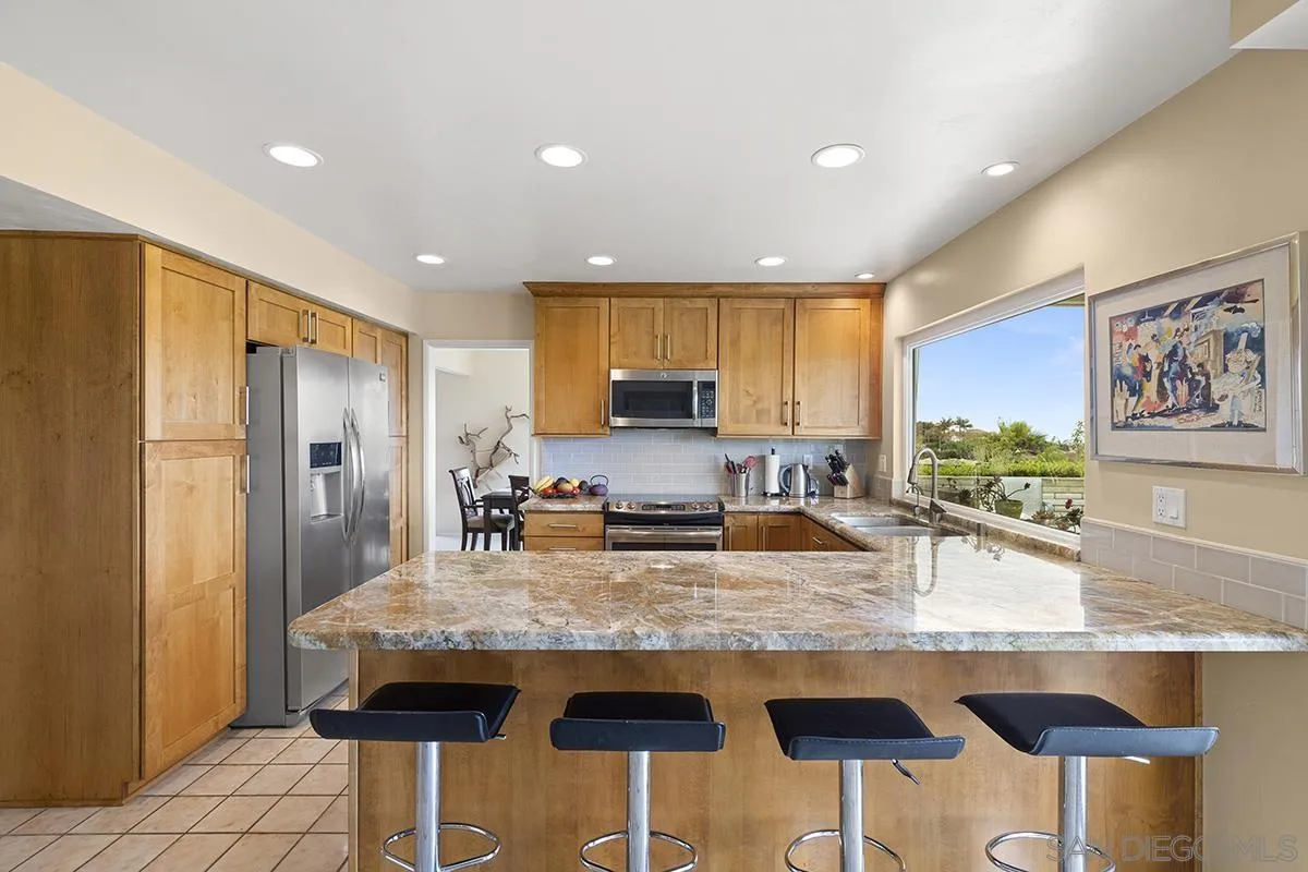 1012 Santa Florencia