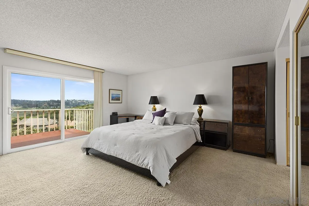 1012 Santa Florencia