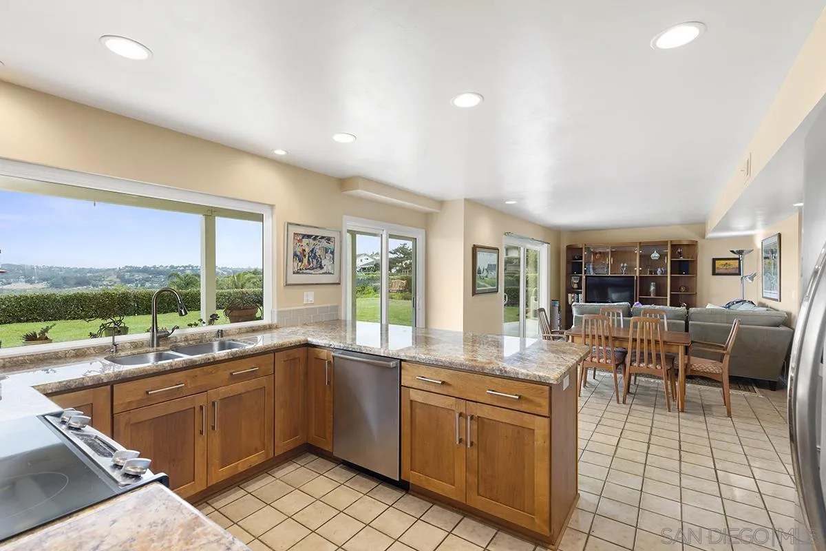 1012 Santa Florencia