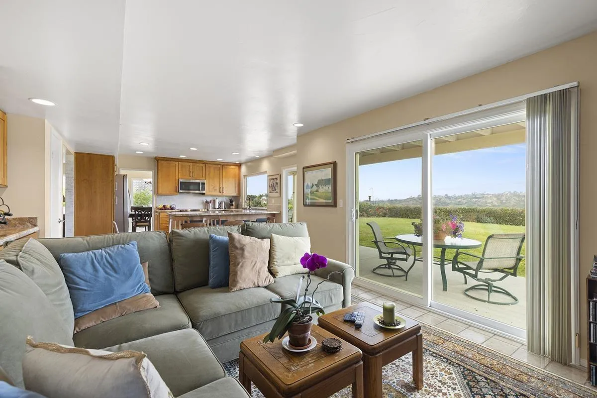 1012 Santa Florencia