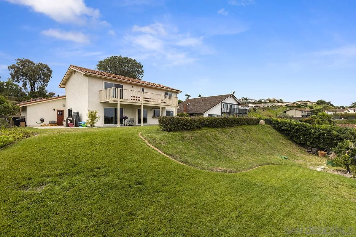 1012 Santa Florencia