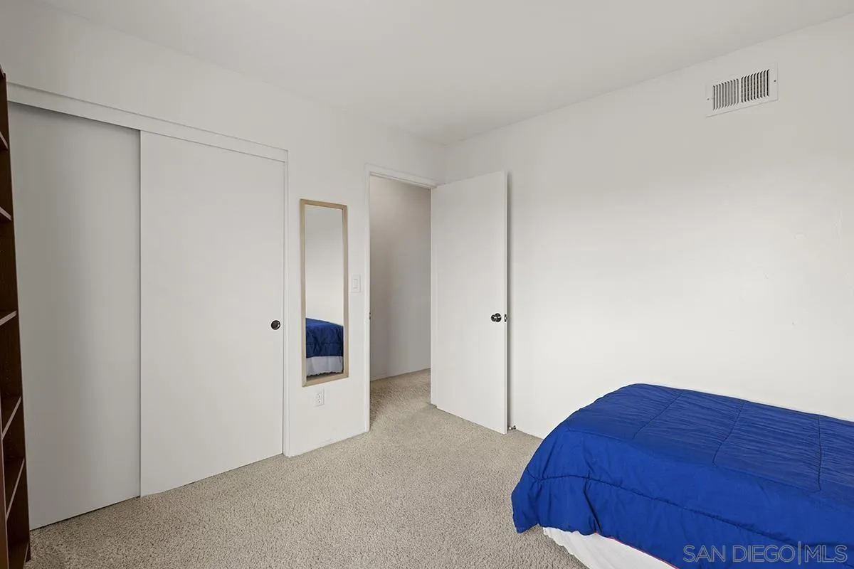 1012 Santa Florencia