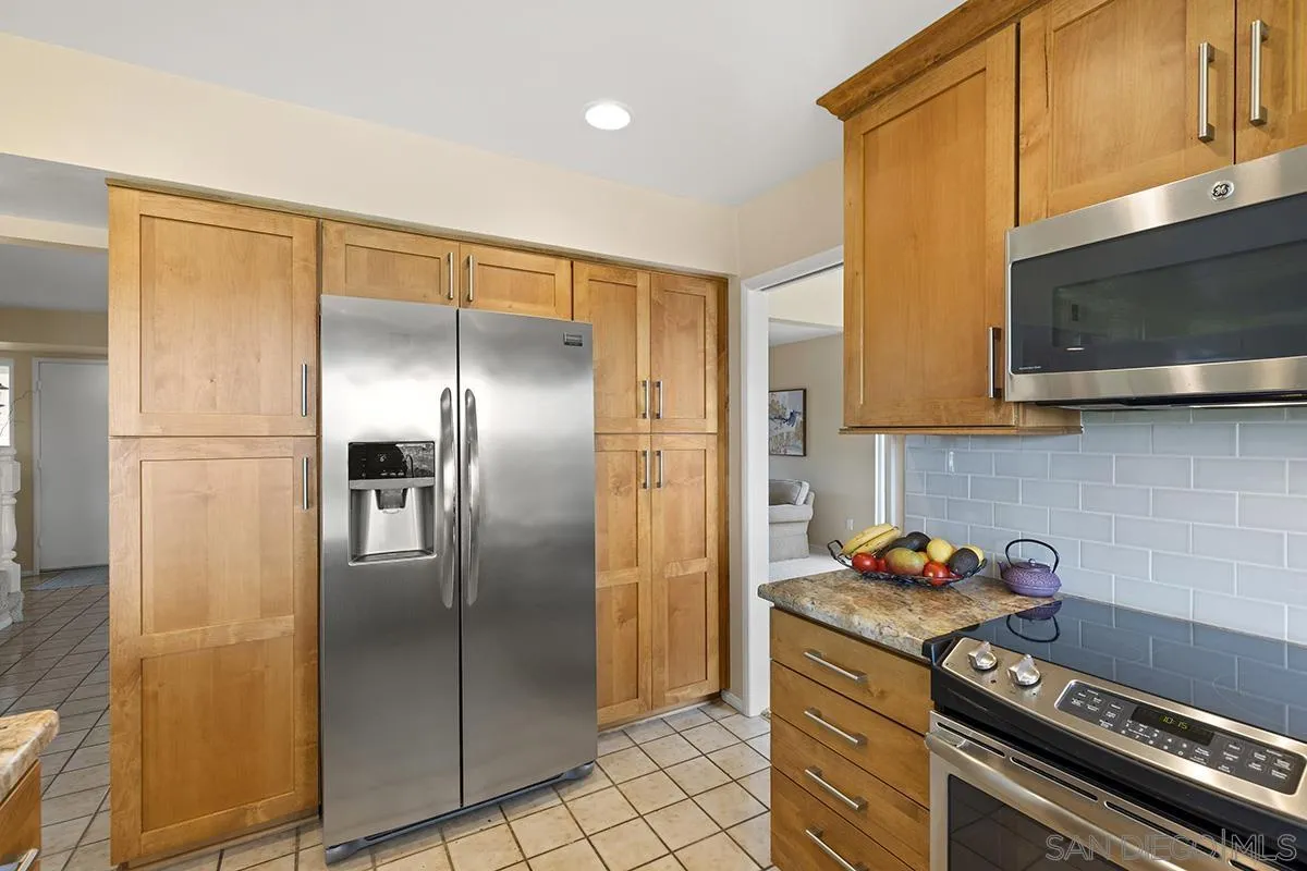 1012 Santa Florencia