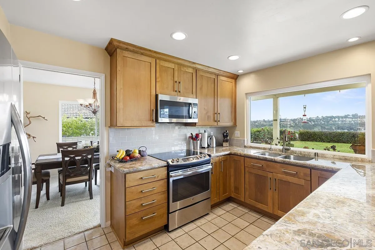 1012 Santa Florencia