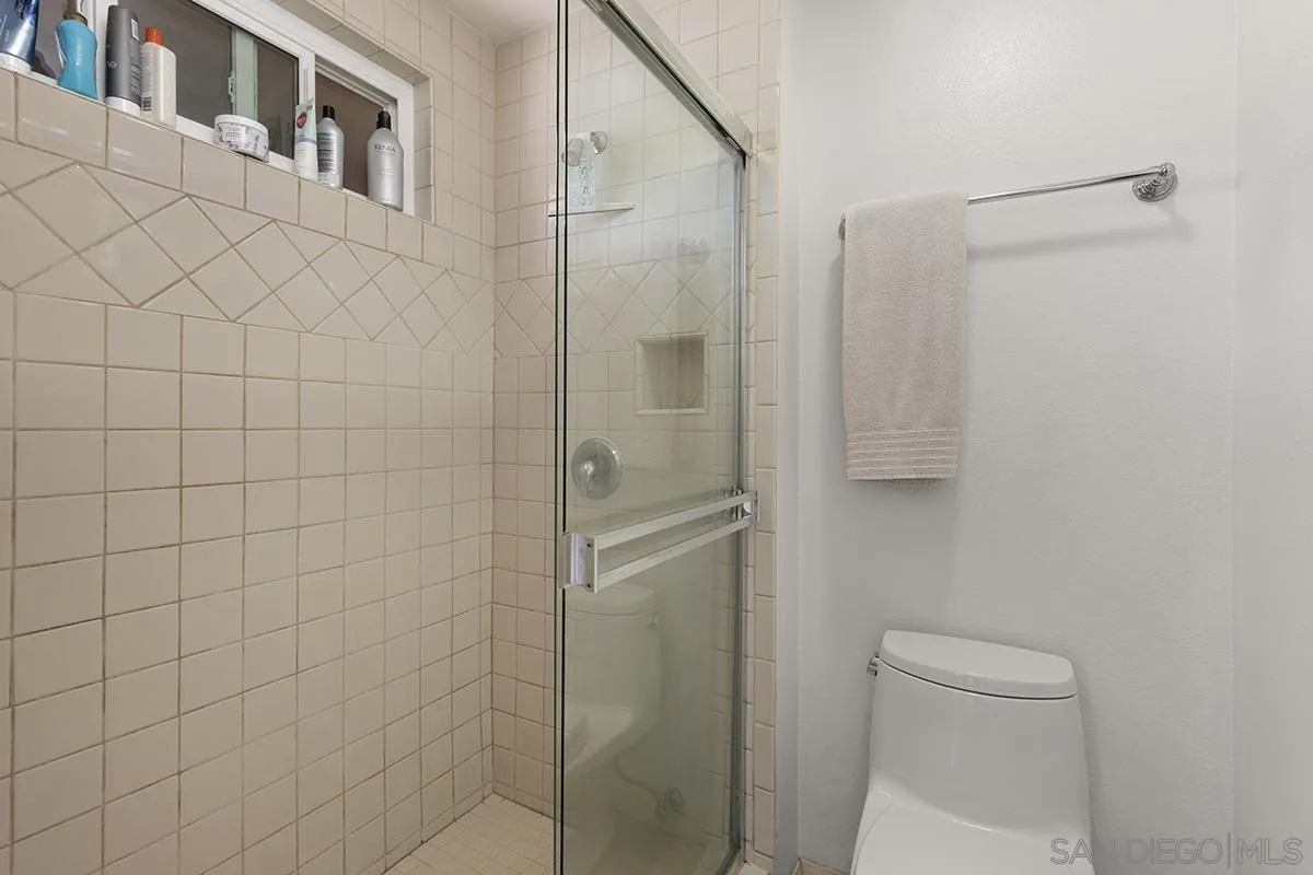 1012 Santa Florencia