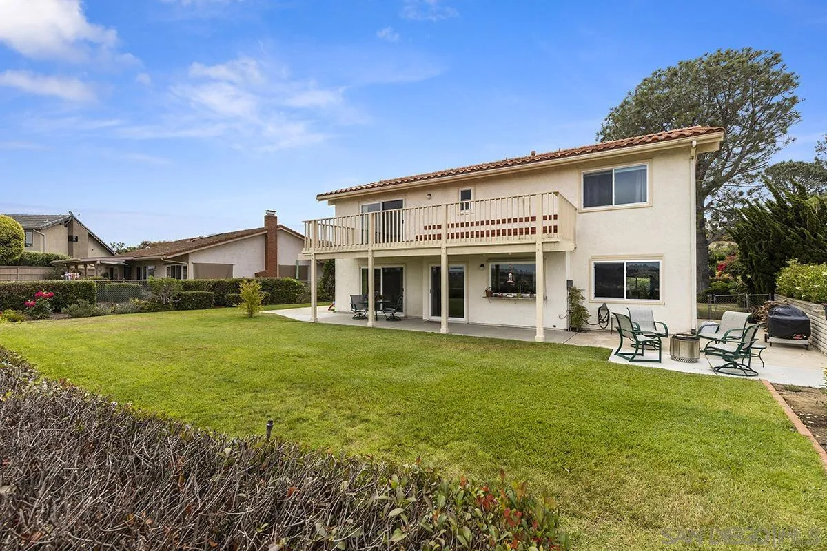 1012 Santa Florencia