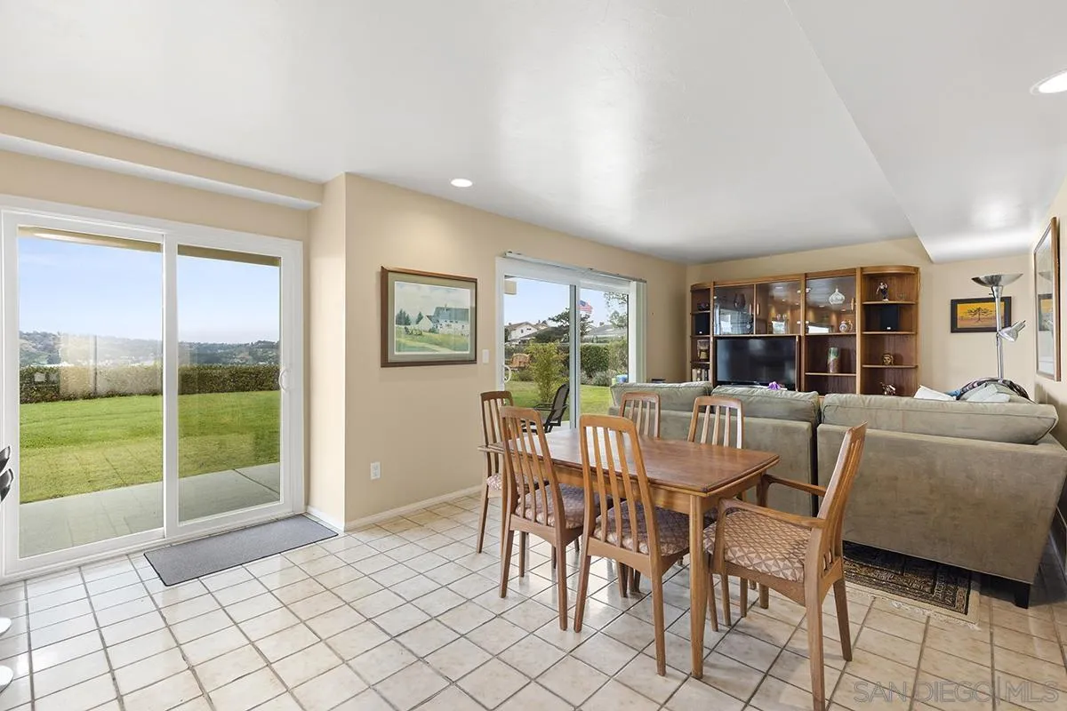 1012 Santa Florencia