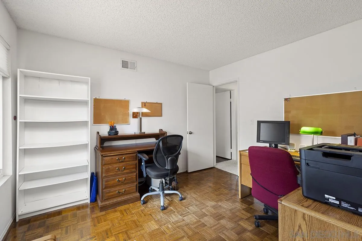 1012 Santa Florencia