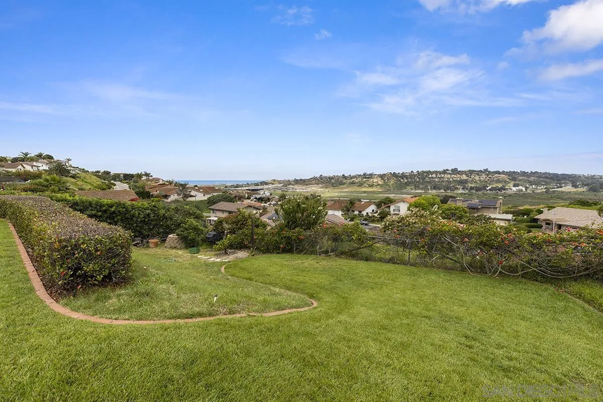 1012 Santa Florencia