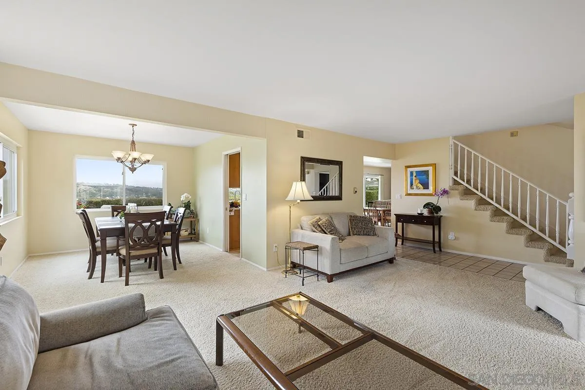 1012 Santa Florencia