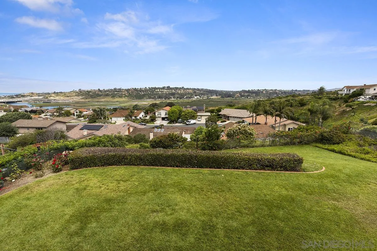 1012 Santa Florencia