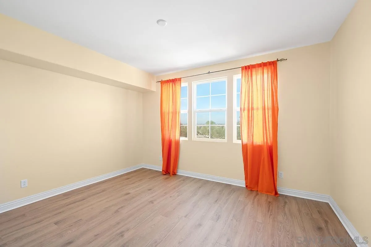 6275 Silver Bush Creek St