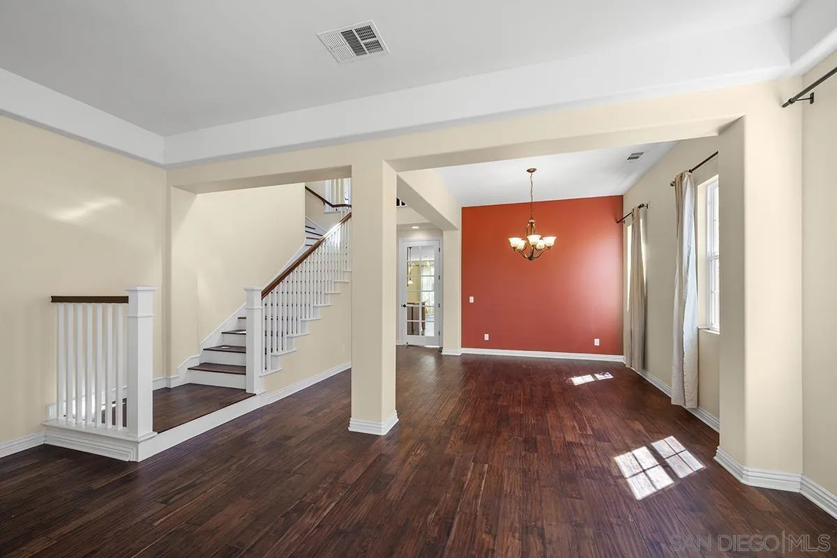 6275 Silver Bush Creek St