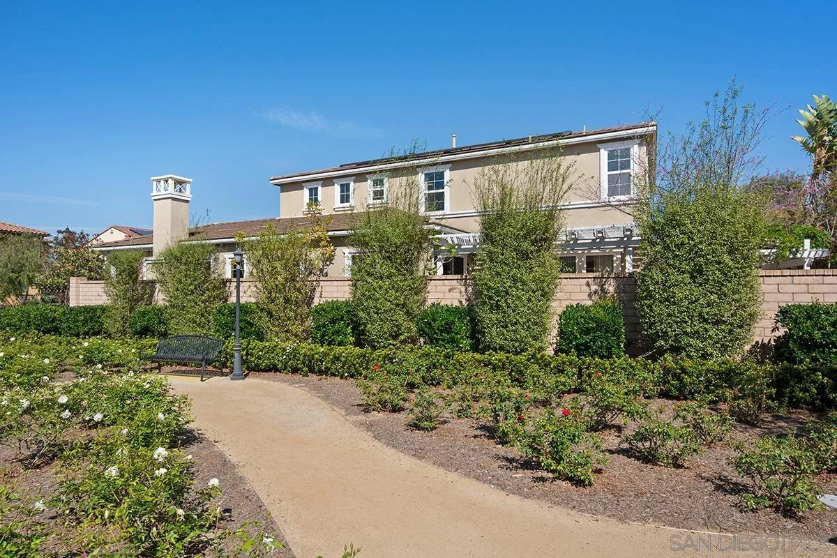 6275 Silver Bush Creek St