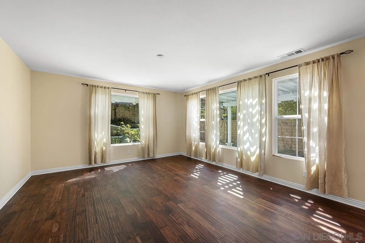 6275 Silver Bush Creek St