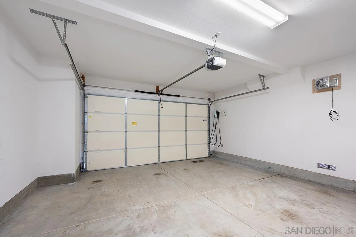 6275 Silver Bush Creek St