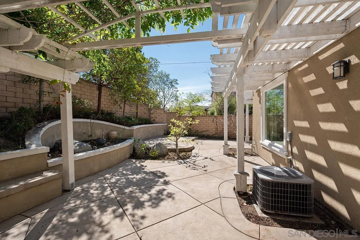 6275 Silver Bush Creek St