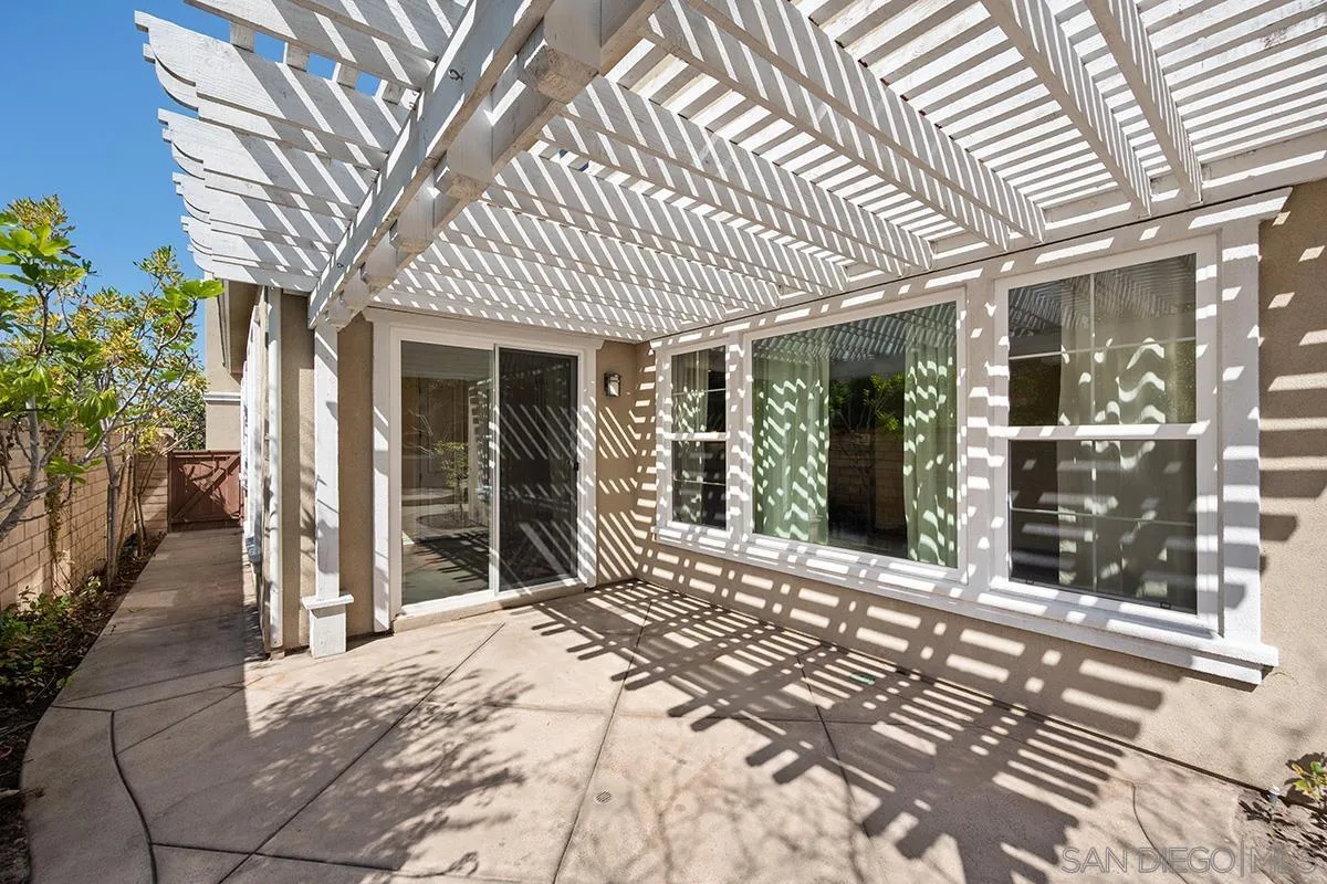 6275 Silver Bush Creek St