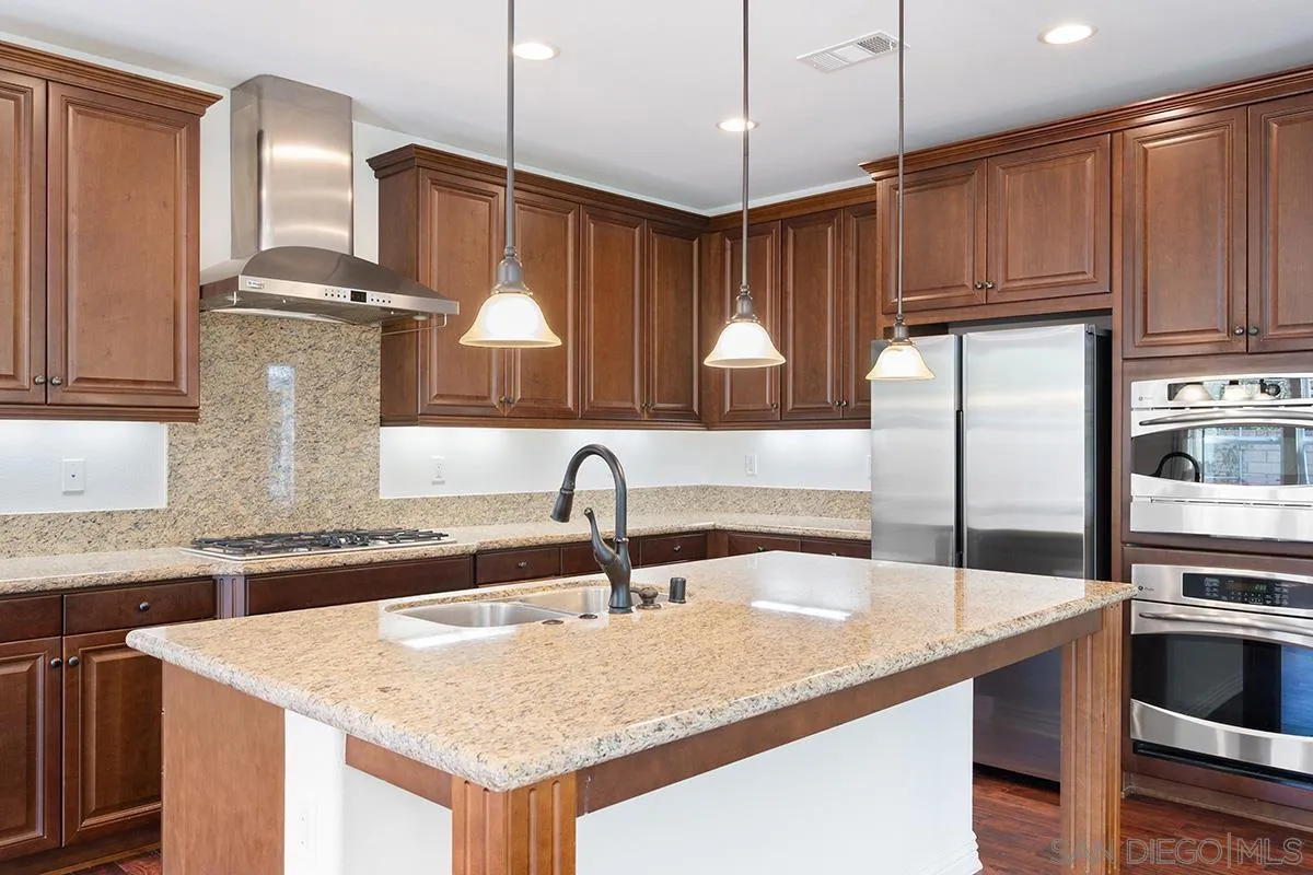 6275 Silver Bush Creek St