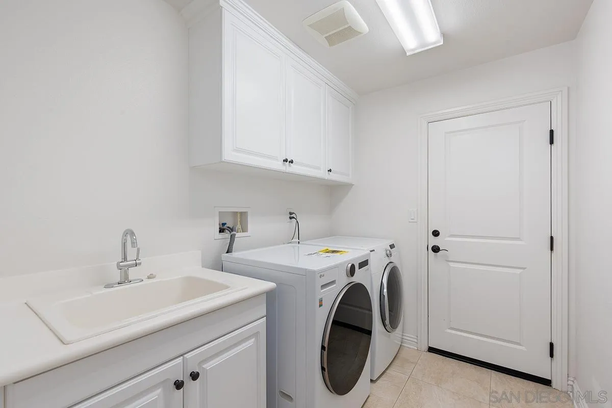 6275 Silver Bush Creek St