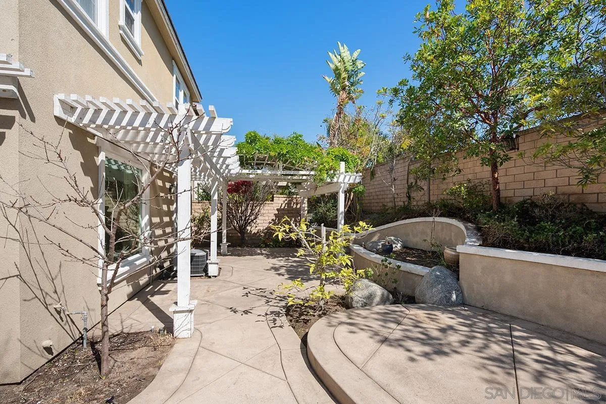 6275 Silver Bush Creek St