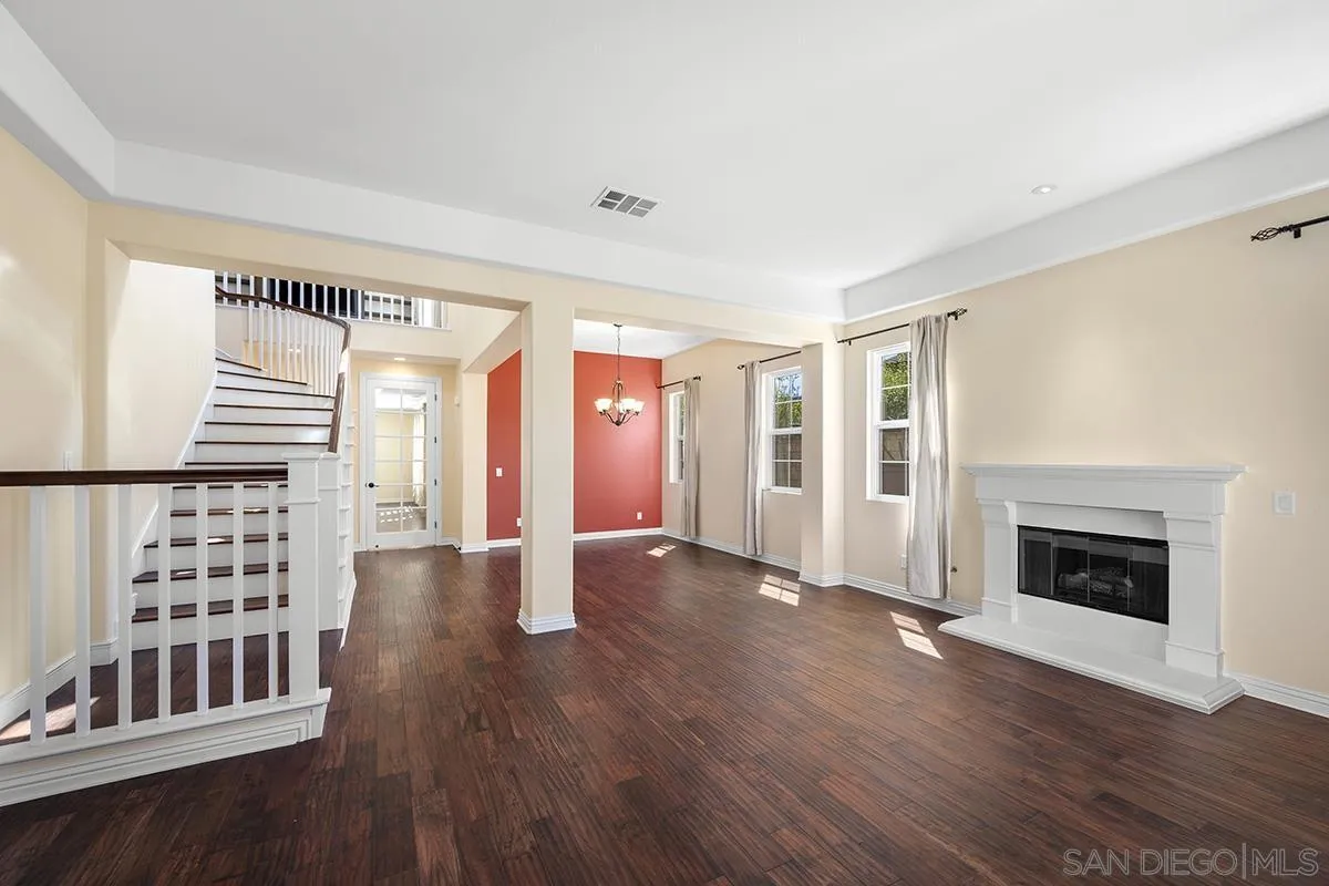 6275 Silver Bush Creek St