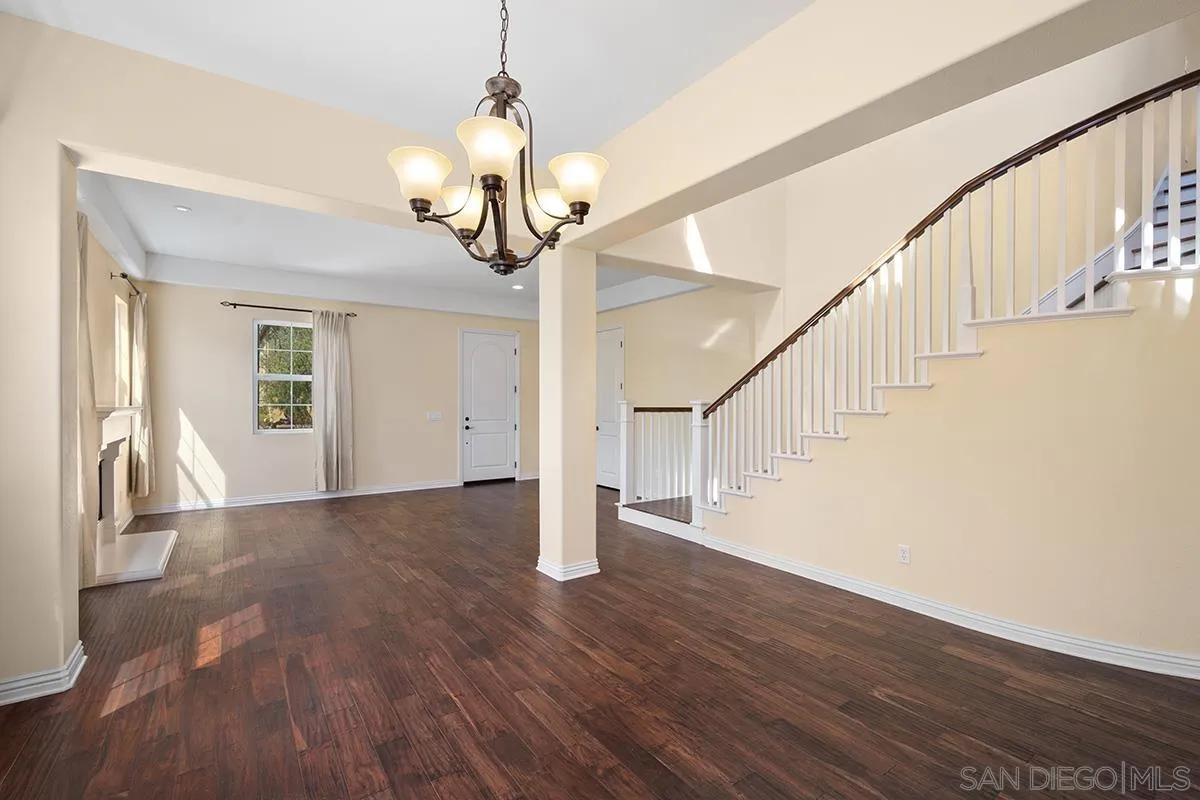 6275 Silver Bush Creek St