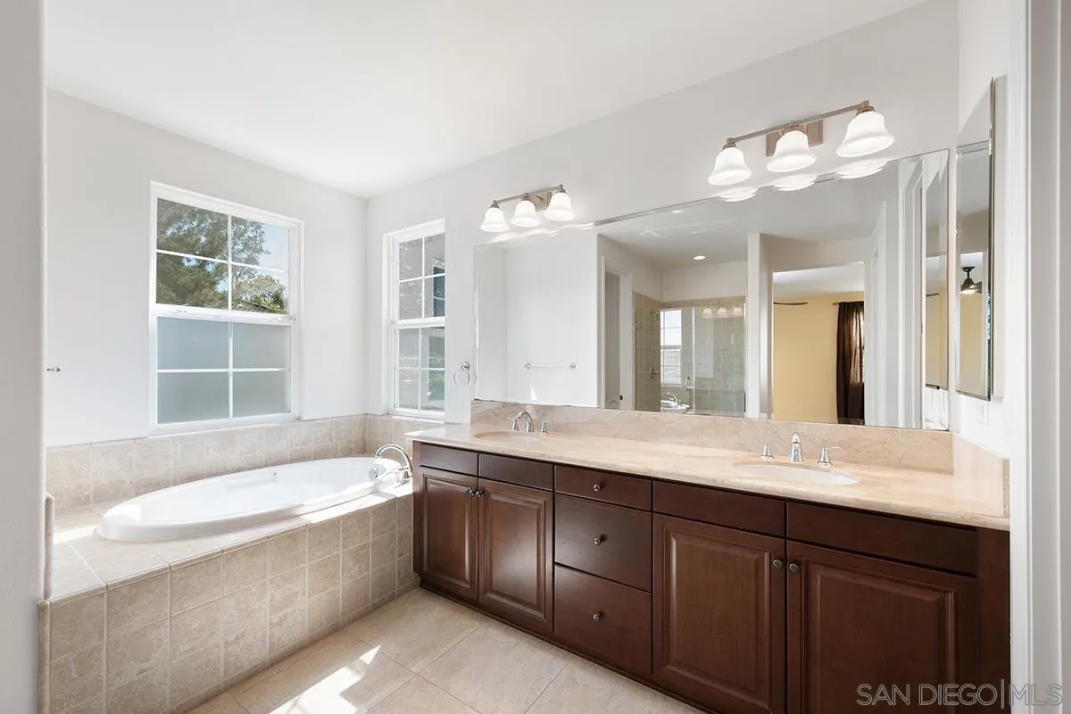 6275 Silver Bush Creek St