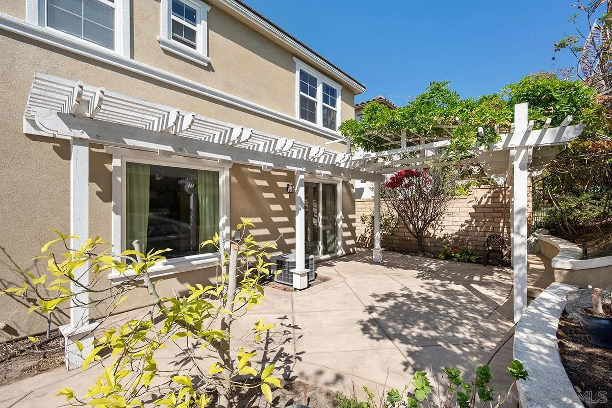 6275 Silver Bush Creek St