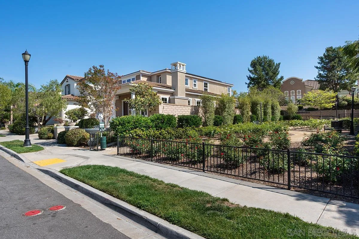 6275 Silver Bush Creek St