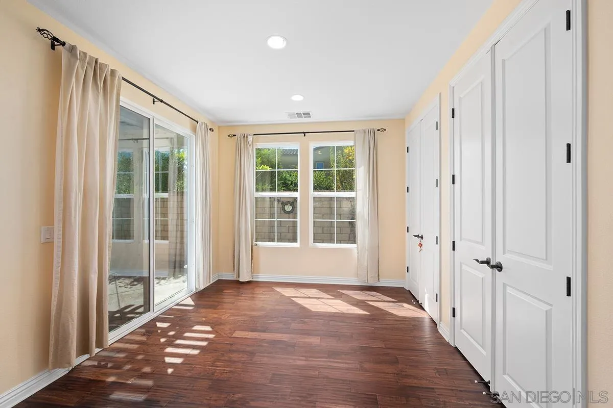 6275 Silver Bush Creek St