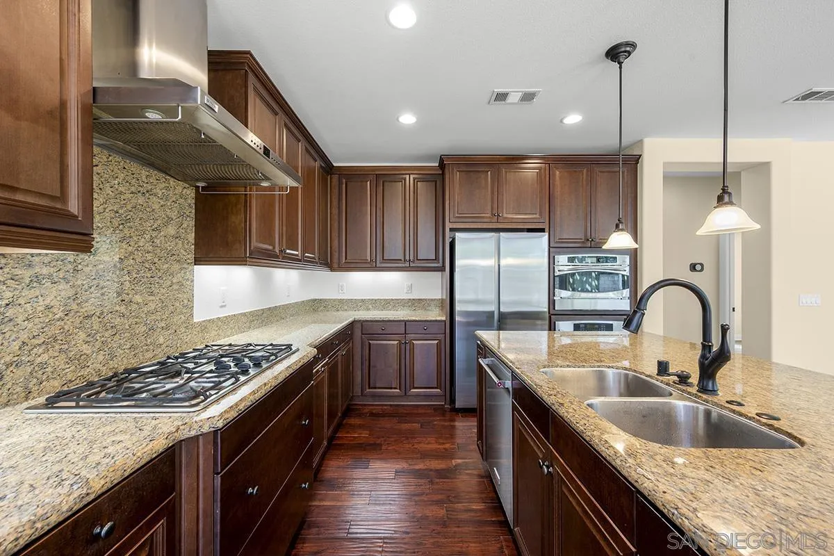 6275 Silver Bush Creek St