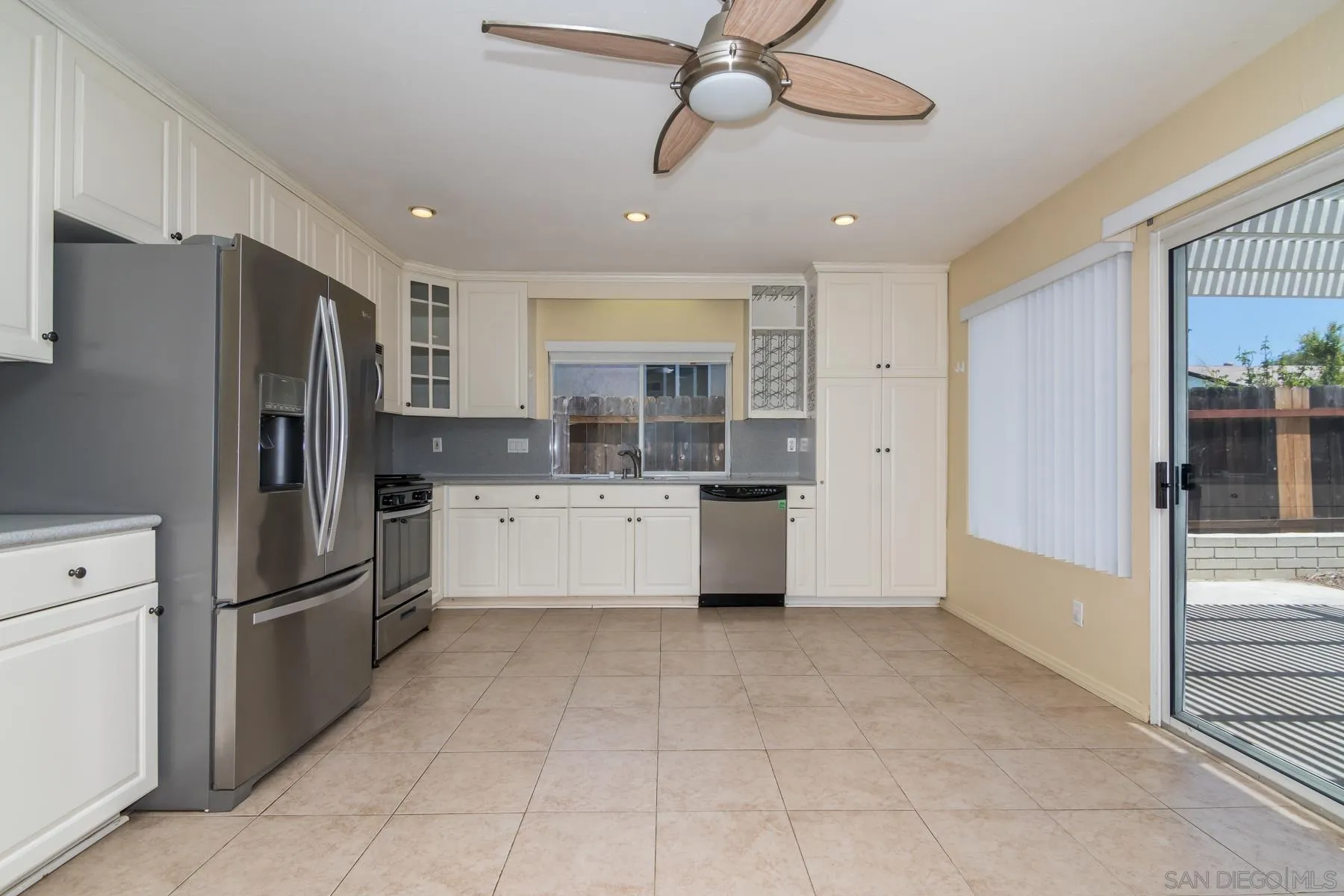 10939 Avenida Del Gato